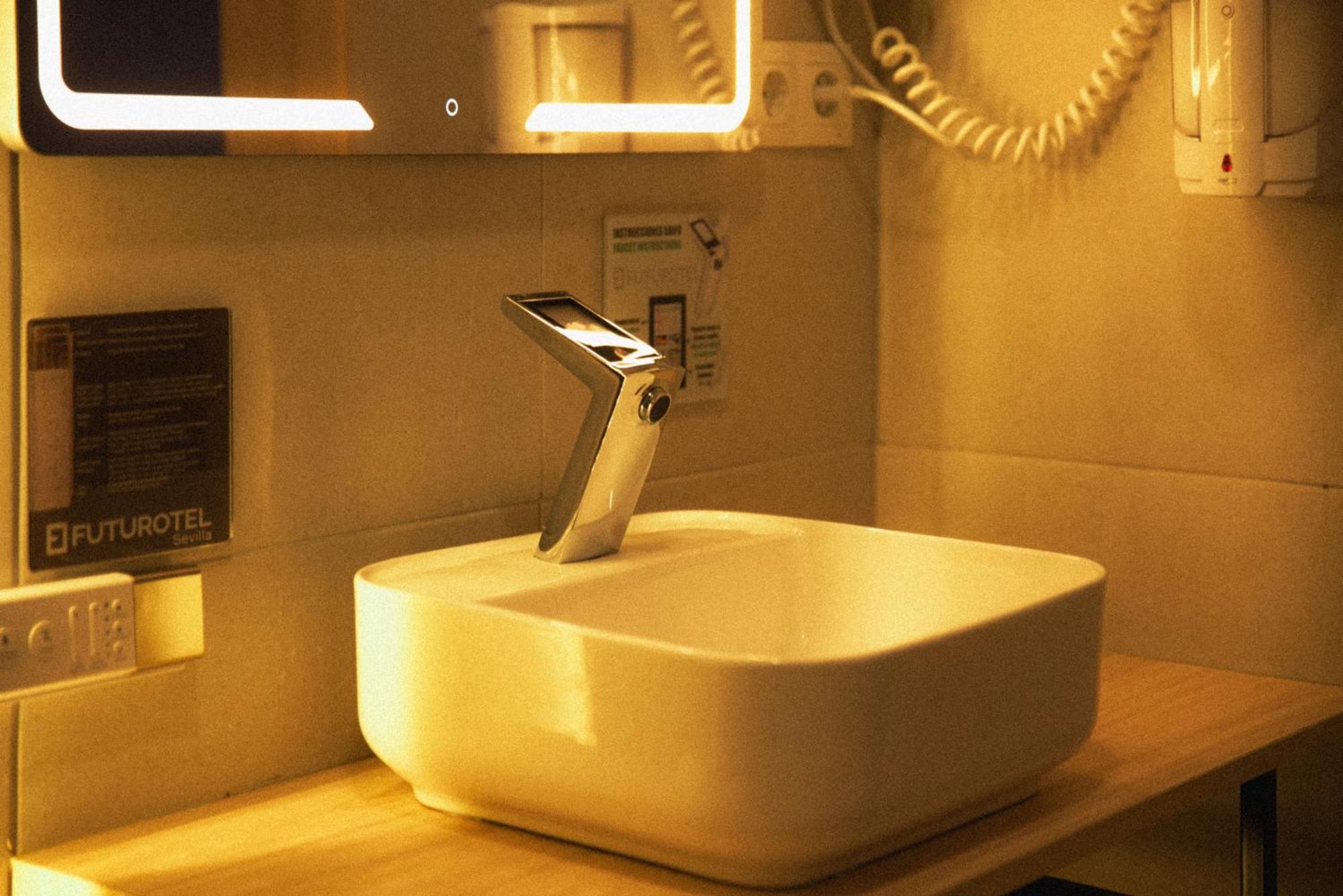 Futurotel Hotel a capsule *